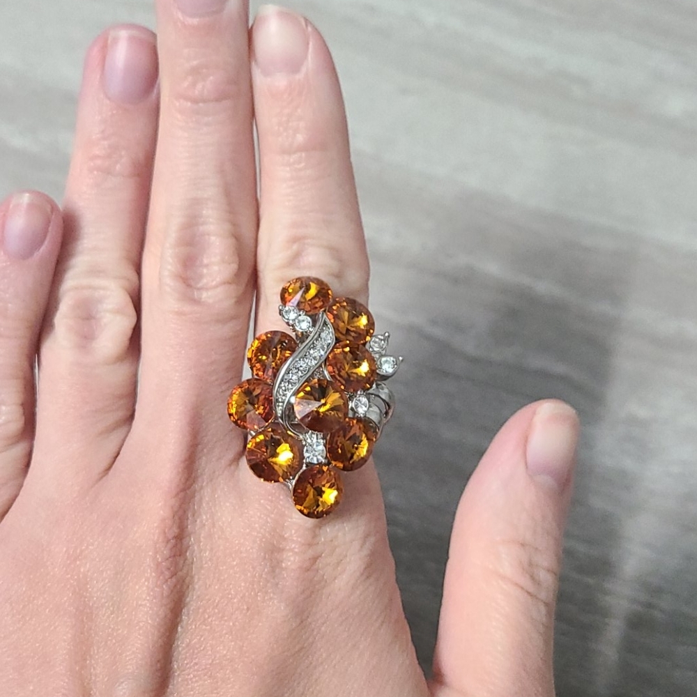 Unique‎ ring